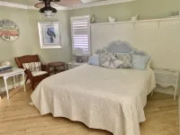 Beautiful Ocean View Condo with Communal Pool & Hot Tub - WiFi