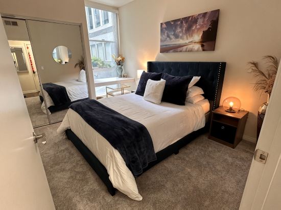 Lush 1 bd Koreatown w/ FREE parking & In-Unit laundry