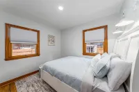 Adorable Downtown Loveland Chalet - Chalets