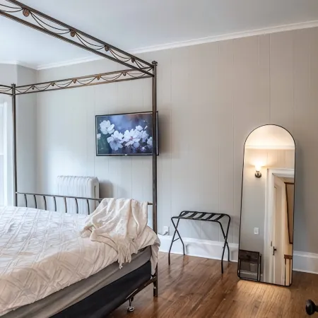 Beautiful Home for the Whole Family! Prime location for experiencing Buffalo! Отели рядом с достопримечательностью «Зоопарк Баффало»