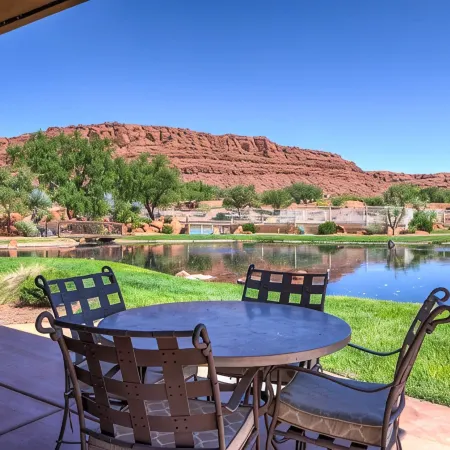 Entrada Oasis 1 BR Waterside Villa w/full Kitchen & Private Garage