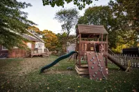 The Landing is a Cheerful 3 bedroom 2 bath home! - Wi-Fi
