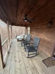 Charming River Cabin Retreat, Sleeps 14, near fishing and hunting + boat parking - Homestays