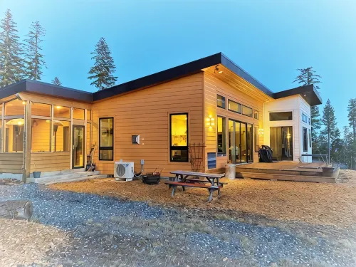 Modern Mountain View Getaway - 26 Acres - 4성급
