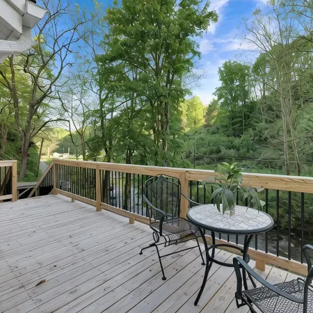 Creekfront Cabin on Tumbling Creek with 2 Bed, 2 Bath and Dog Friendly!