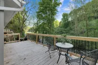 Creekfront Cabin on Tumbling Creek with 2 Bed, 2 Bath and Dog Friendly! - Hytter