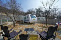 The Hill Glamping - parking