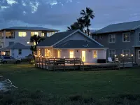 Sun & Fun @ Can't Be Beat Beachfront Location! - 4 stjerner