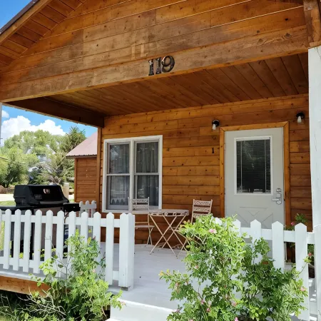 Home Located Close to Everything in Pinedale Hotels in Pinedale