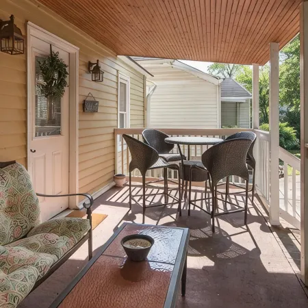 Gorgeous interior, walk to downtown, amazingly renovated historic 1901 house!