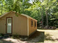 White Mountain Scenic River Camp with Cozy Cabin & Comfy RV - Hytter