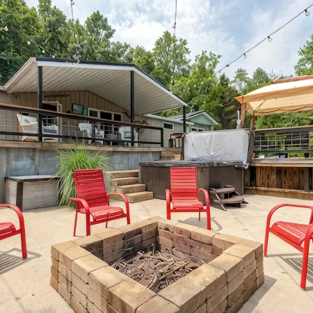 Charming 4-bedroom house with WiFi and AC in French Lick with country setting