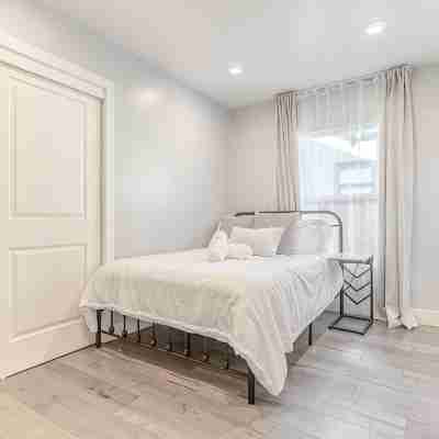 Cozy Home W loft near UCDavis Med Center/ Downtown Sacramento Free parking Rooms