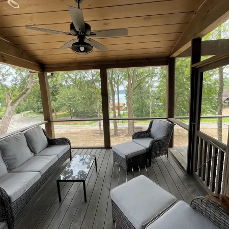 Unwind on the Screen Porch, Fish, or Enjoy the Fabulous Kitchen 3 mi City Harbor