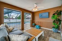 ☀Palm Breeze ☀ 1mi to Beach ☀ Heated Pool ☀ Custom Kitchen ☀ - 4つ星