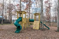 3-Br Luxury Home with Hot Tub & Arcade Games - 3-Star