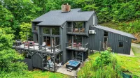 Luxe Mountain Home: Hot Tub, Sauna, Firepit, Games - 3-Star
