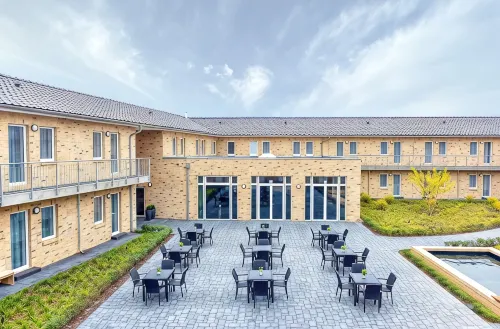 Prima Inn Hotel & Hof Neuruppin - Parkplatz