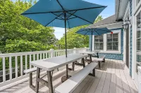 5-bedroom vacation home just a short walk to Cape May Beach - Hot Tub