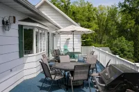 Longhouse Manor B&B - 3-Star