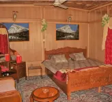 Taj palace Houseboat - Spa