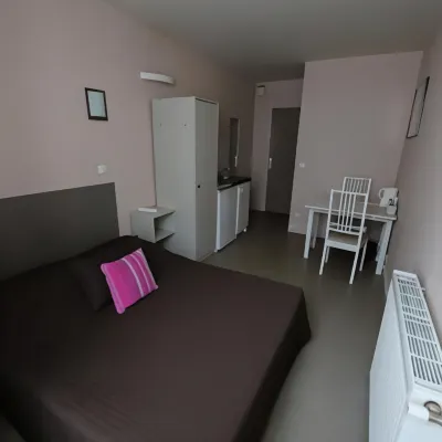 Hôtel du Roussillon Các khách sạn gần Ga RER Cité Universitaire