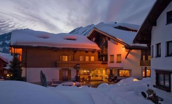 Hotel Alpenrose