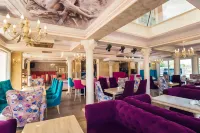 Avenue Deluxe Hotel
