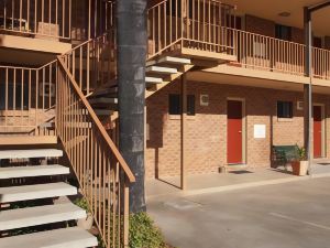 Cobar Town & Country Motor Inn