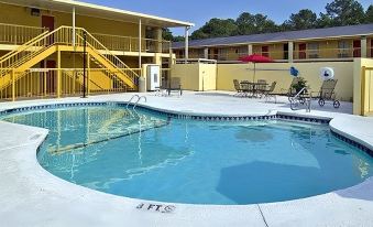 Econo Lodge Inn & Suites at Fort Moore