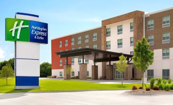 Holiday Inn Express & Suites Dayton East - Beavercreek