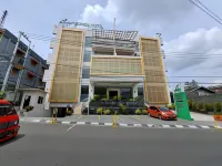 Grand Bunda Hotel Syari'ah Bukittinggi Hotel dekat Toko BDM Textile