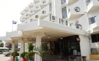 Lertnimit Hotel Hôtels à : 