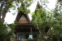 Laster Jony's Hotels in Tomok