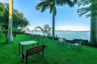 Saffron Beach Bistro & Cottages