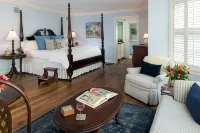 The Yellow House on Plott Creek فنادق في Waynesville