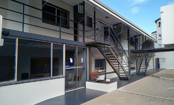 Airlie Seaview Apartments