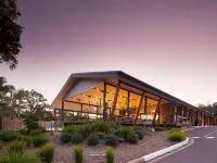 Alivio Tourist Park Canberra Hotels near Telstra Tower