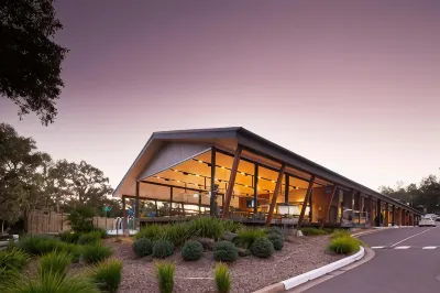 Alivio Tourist Park Canberra فنادق في Hawker