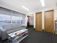 Kef Guesthouse by Keflavík Airport فنادق في غريندافيك