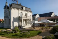 Hôtel Villa Raab Hotels near Jagd-Zentrum Alsfeld
