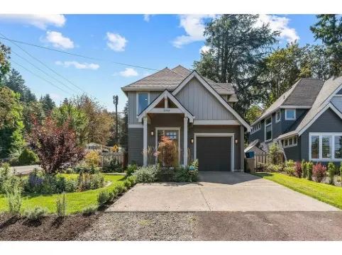 Upscale and quiet new home in Lake Oswego with amazing Patio