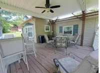 Lake Front Cabin on Seneca Lake.  Come Play in the Lake.Sleeps 8, 5 Beds Hotels in Richland Township