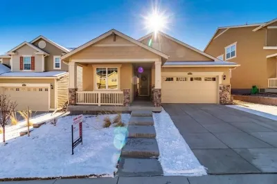 Luxury home near mountains, Boulder and Denver.  Under an hour to ski resorts!