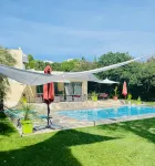 The Originals City Hôtel Nîmes Costières - piscina