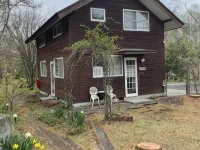 Grass Hopper Hotels near Sengataki Fall