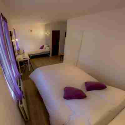 Logis Hôtel le Pont d'Arcole Rooms