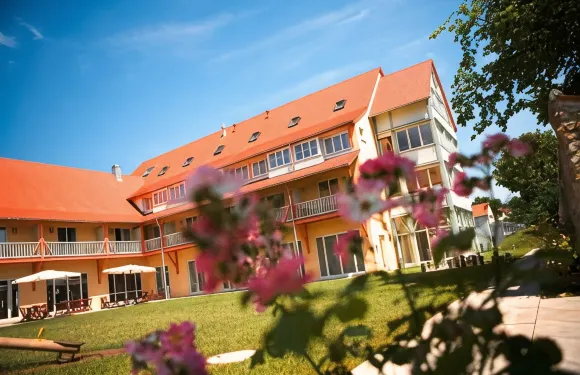 諾德林根JUFA酒店