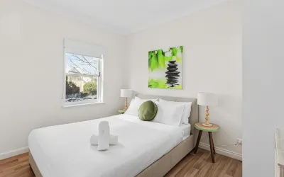 Smugglers Inn Studio Apartments