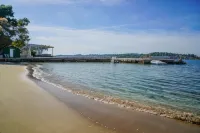 Vouliagmeni Stylish Homes by BluPine